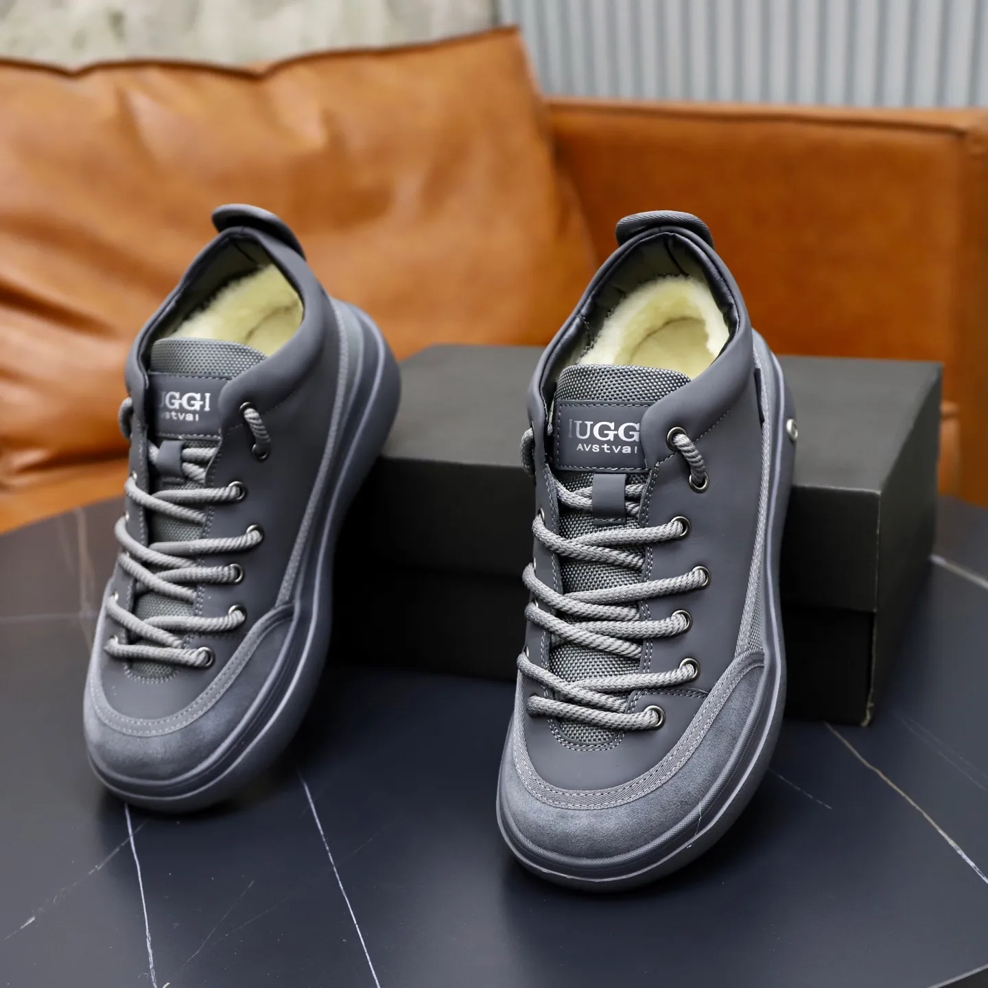 Ex-factory price: 660💰Thick wool imported from Australia Brand: UGG genuine purchase Size: 39-44 Grade: Official website 1:1 Material: First layer of genuine leather waterproof and antifreeze upper Real wool lining Original non-slip soft wear-resistant outsole Style category: Men's casual shoes Trendy style Comfortable on the feet Color: Official website color synchronization